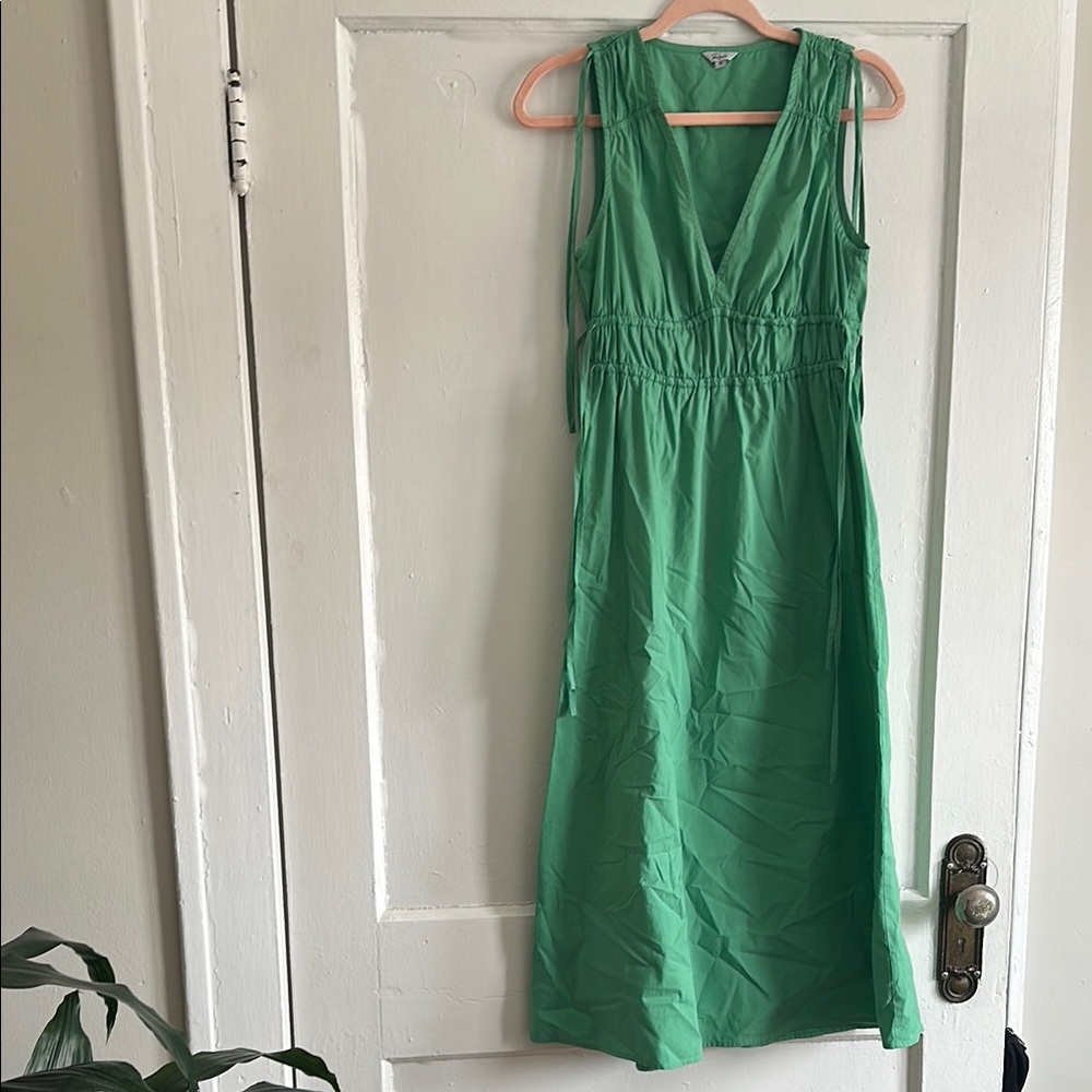 Elegant Green Sleeveless Dress